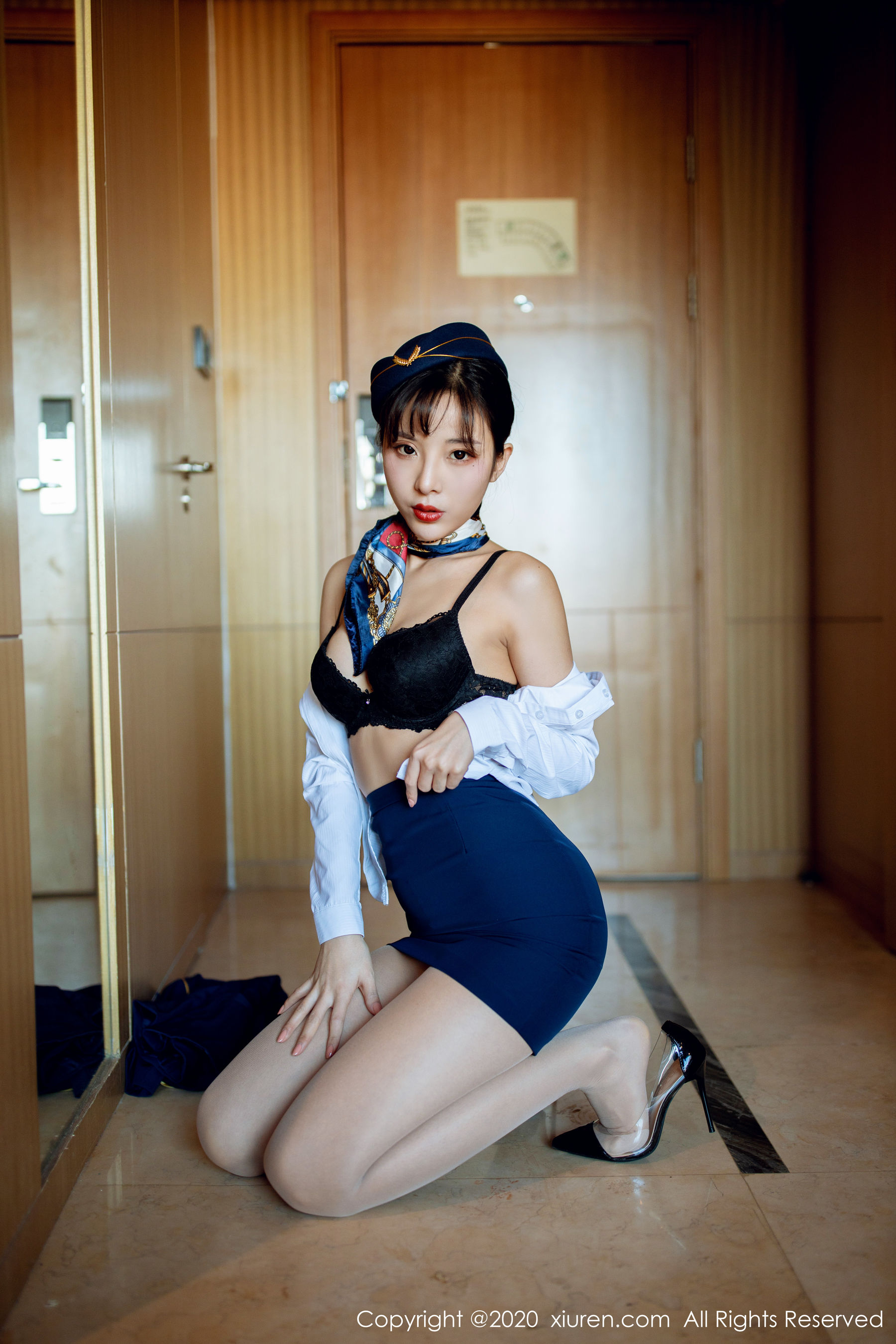 [秀人XiuRen] No.2119 陈小喵《空姐制服》 写真集