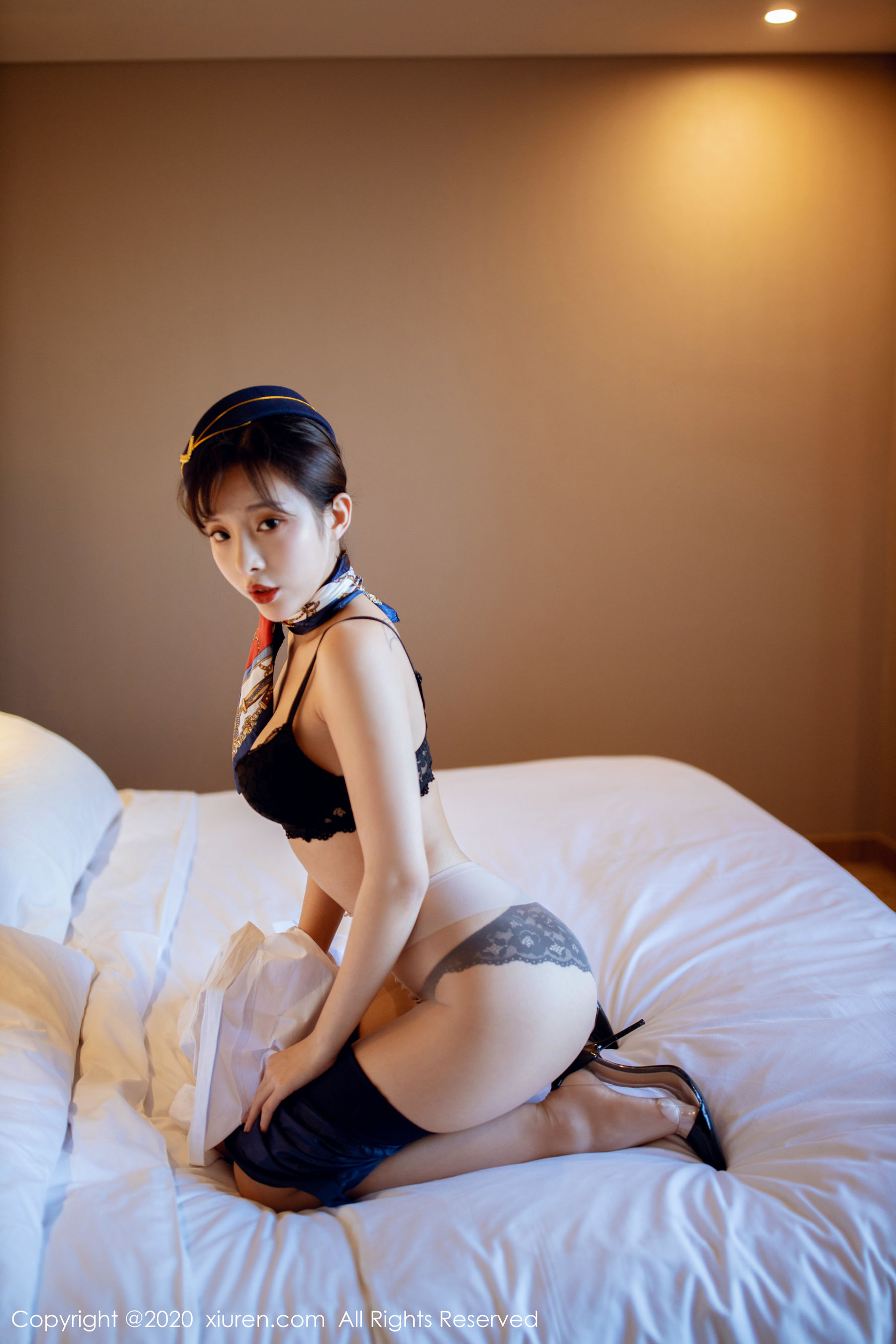 [秀人XiuRen] No.2119 陈小喵《空姐制服》 写真集