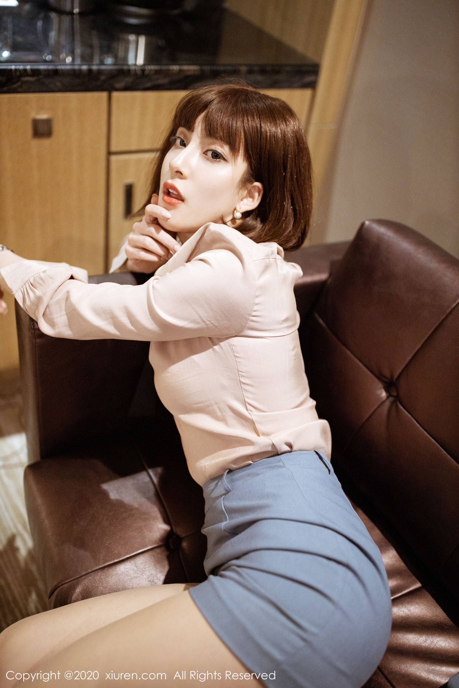 [秀人XiuRen] No.2130 林文文yooki《西装秘书OL主题系列》 写真集