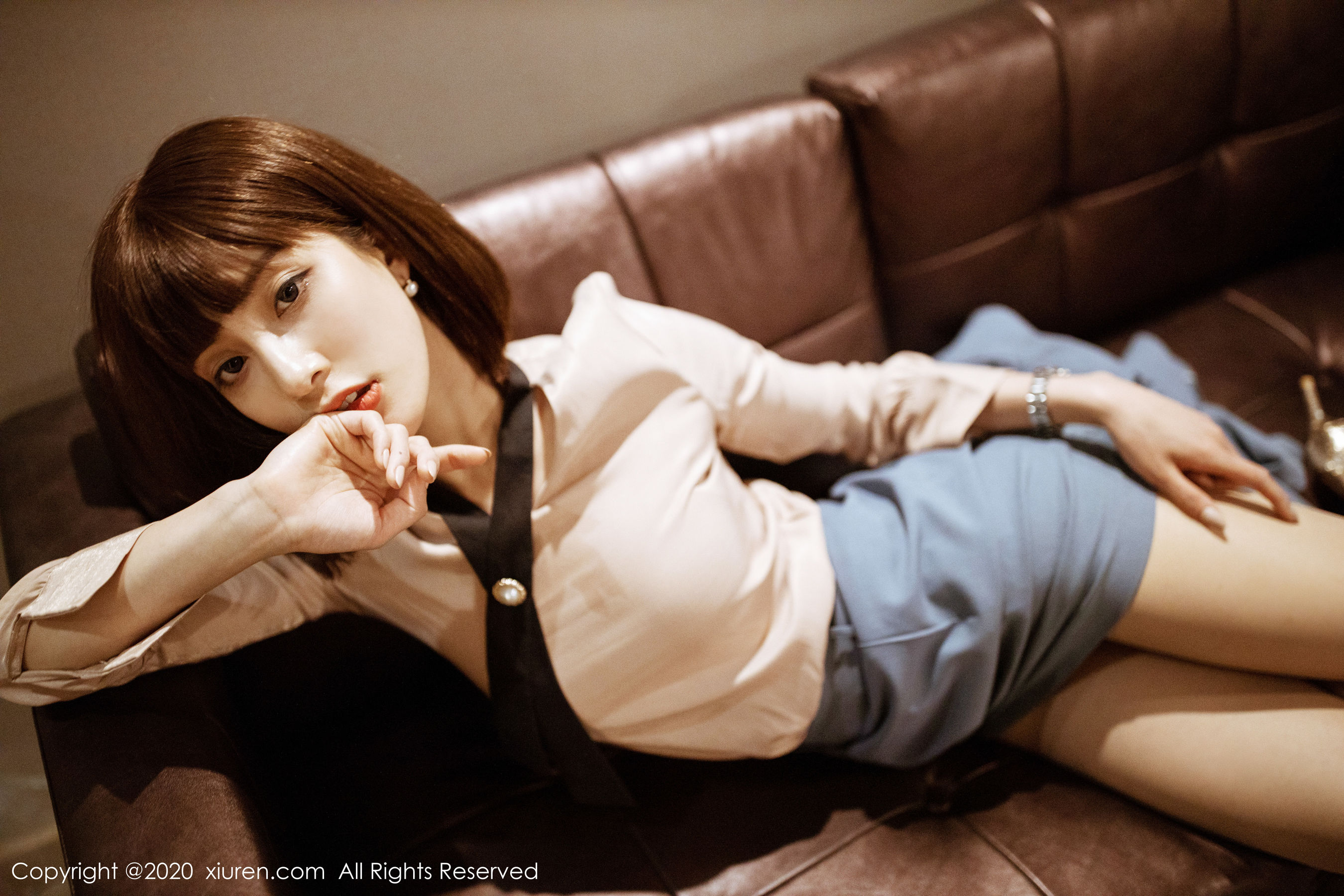 [秀人XiuRen] No.2130 林文文yooki《西装秘书OL主题系列》 写真集