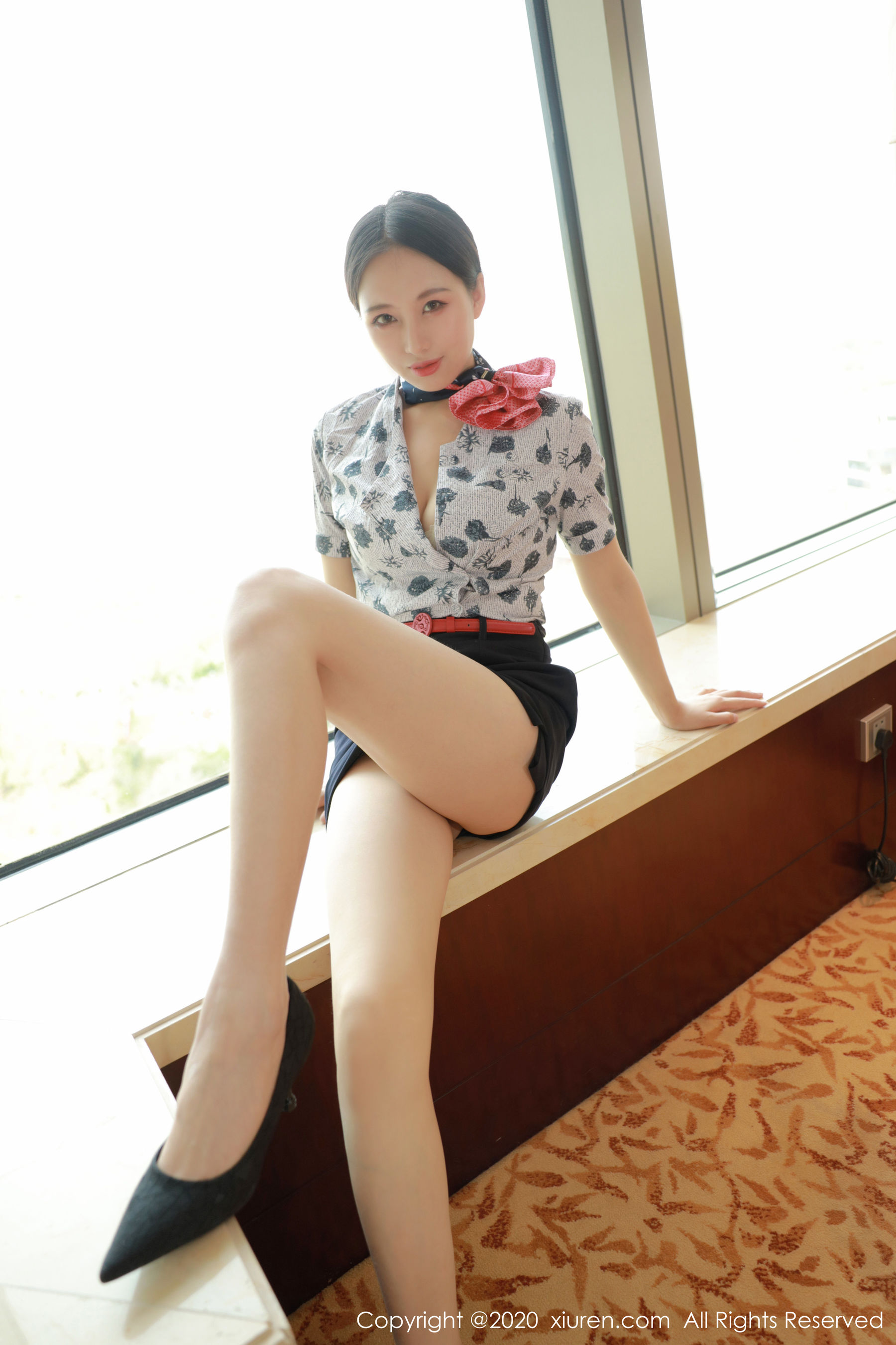 [秀人XiuRen] No.2179 月音瞳 《空乘制服系列》 写真集