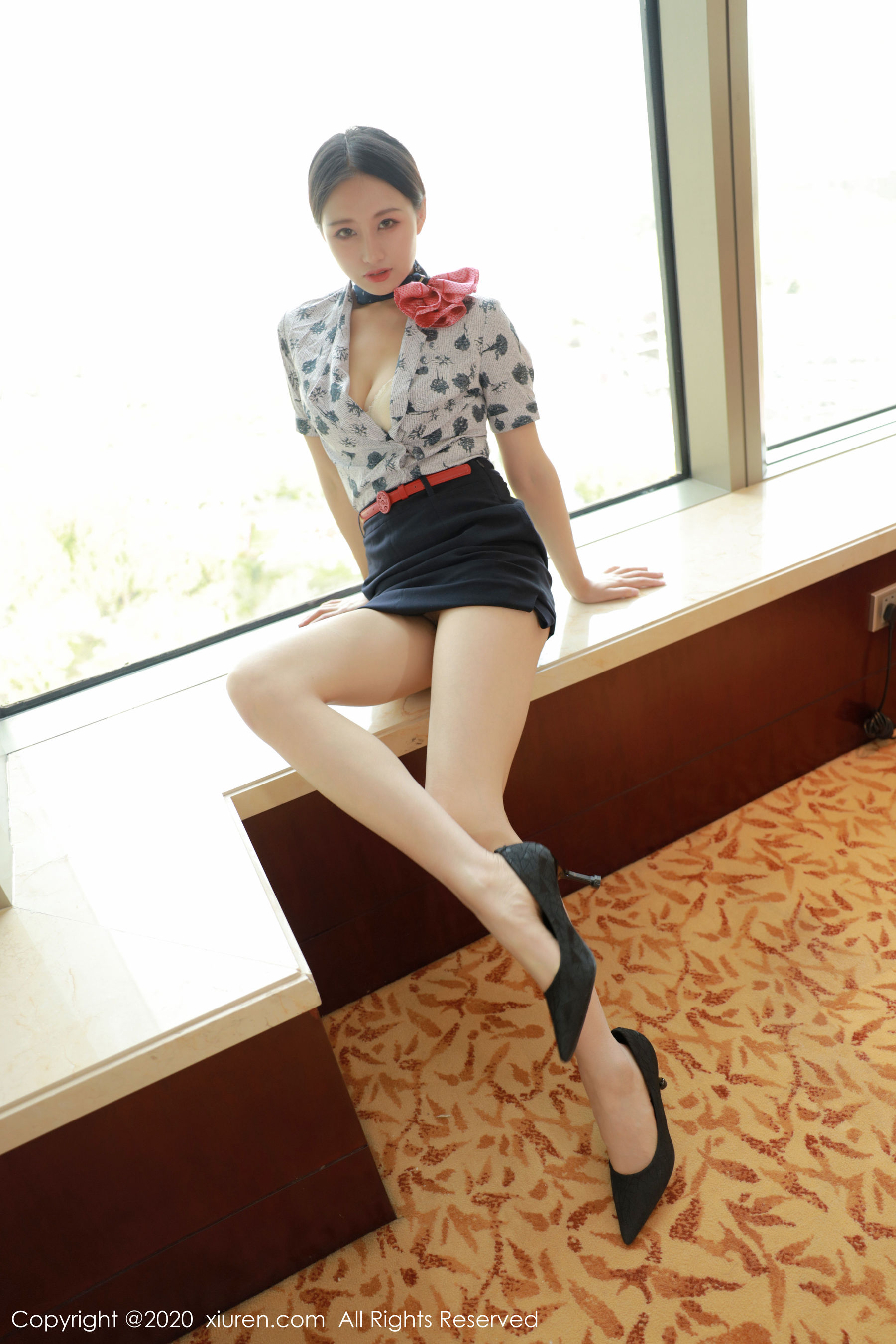 [秀人XiuRen] No.2179 月音瞳 《空乘制服系列》 写真集