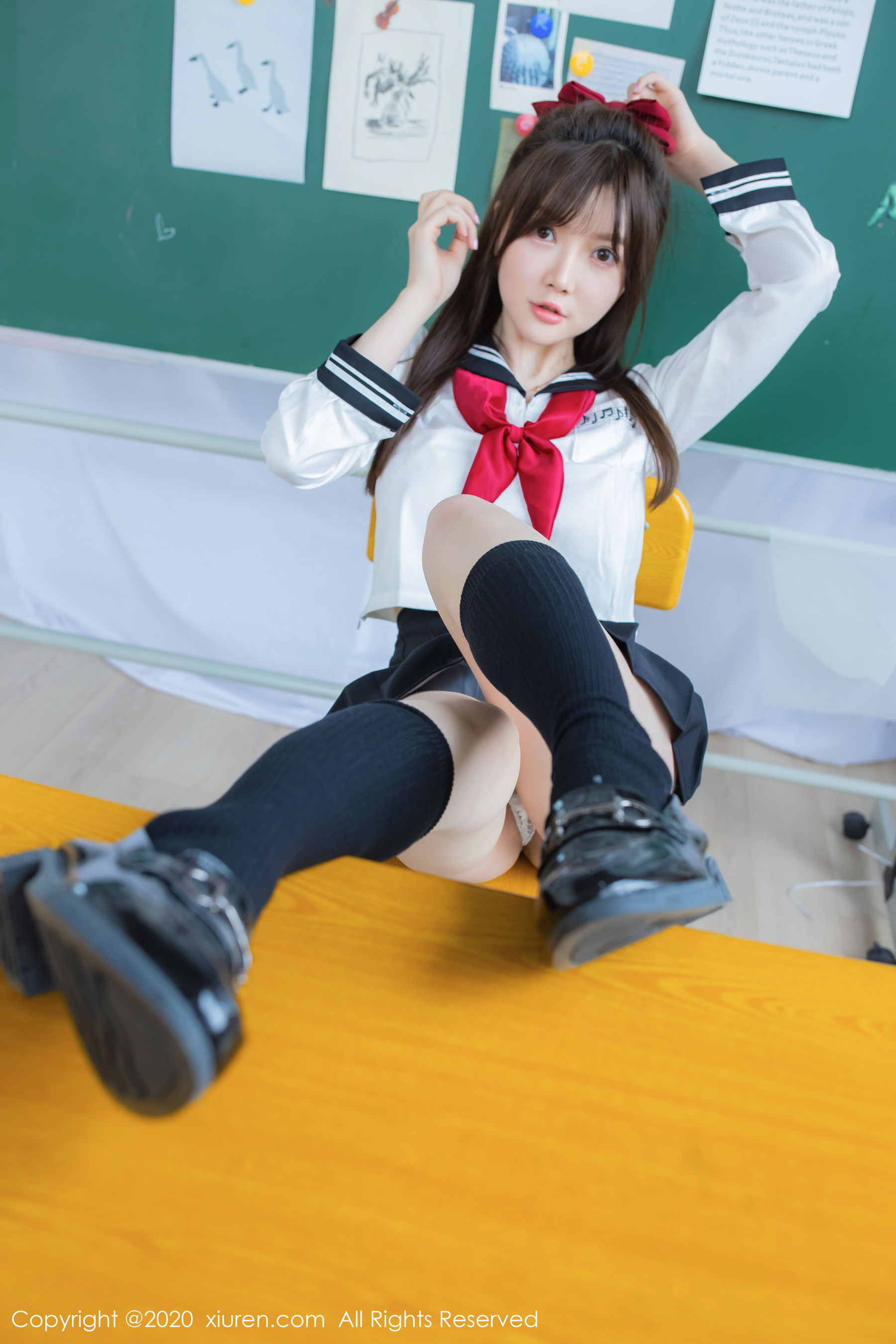 [秀人XiuRen] No.2193 糯美子Mini 《学生服主题》 写真集