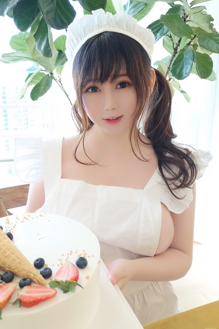 少女厨娘依酱完美巨乳不经意侧漏