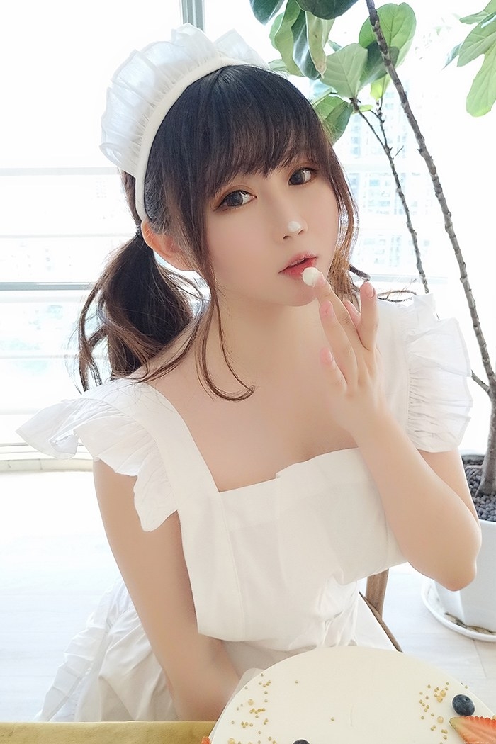 少女厨娘依酱完美巨乳不经意侧漏