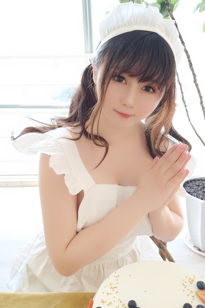 少女厨娘依酱完美巨乳不经意侧漏