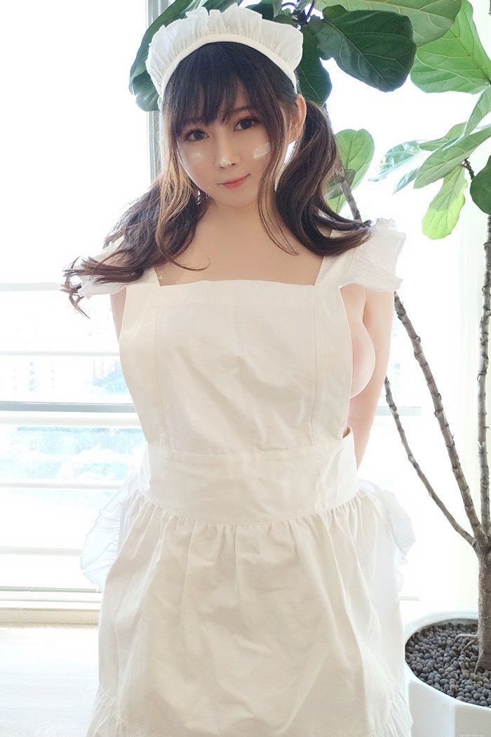 少女厨娘依酱完美巨乳不经意侧漏