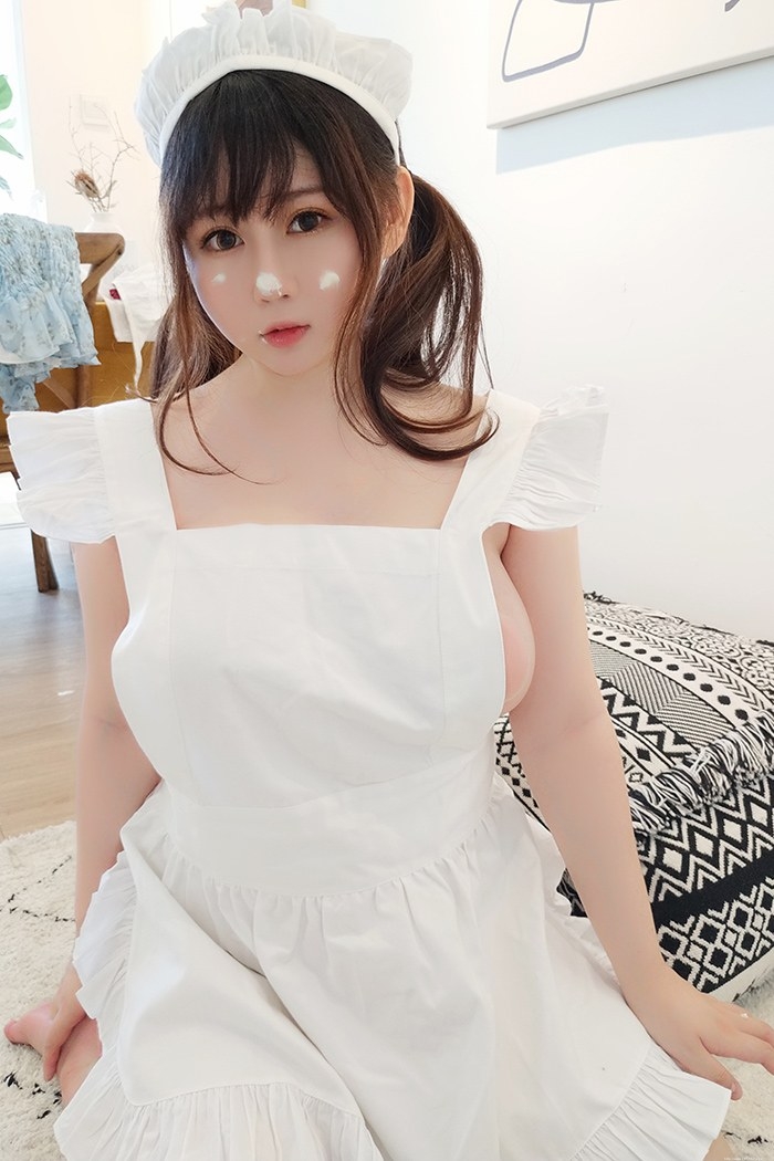 少女厨娘依酱完美巨乳不经意侧漏