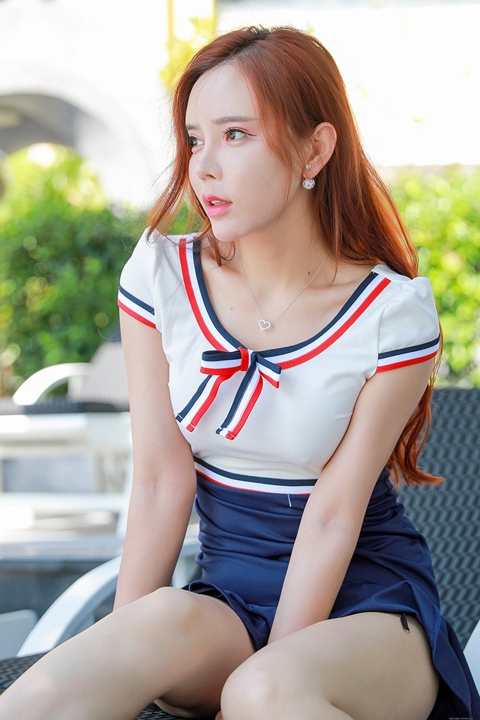 全民女神艾小青无内黑丝赤身半裸