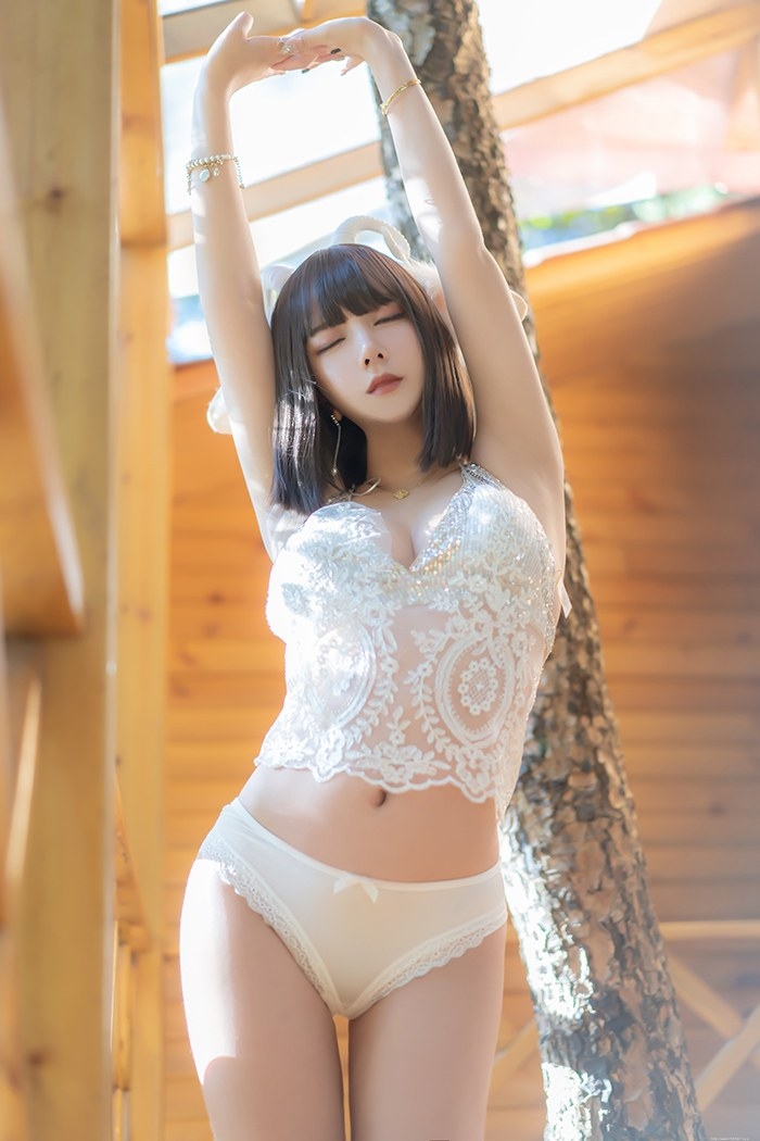 性感小羊米线线闪亮内衣大秀美乳