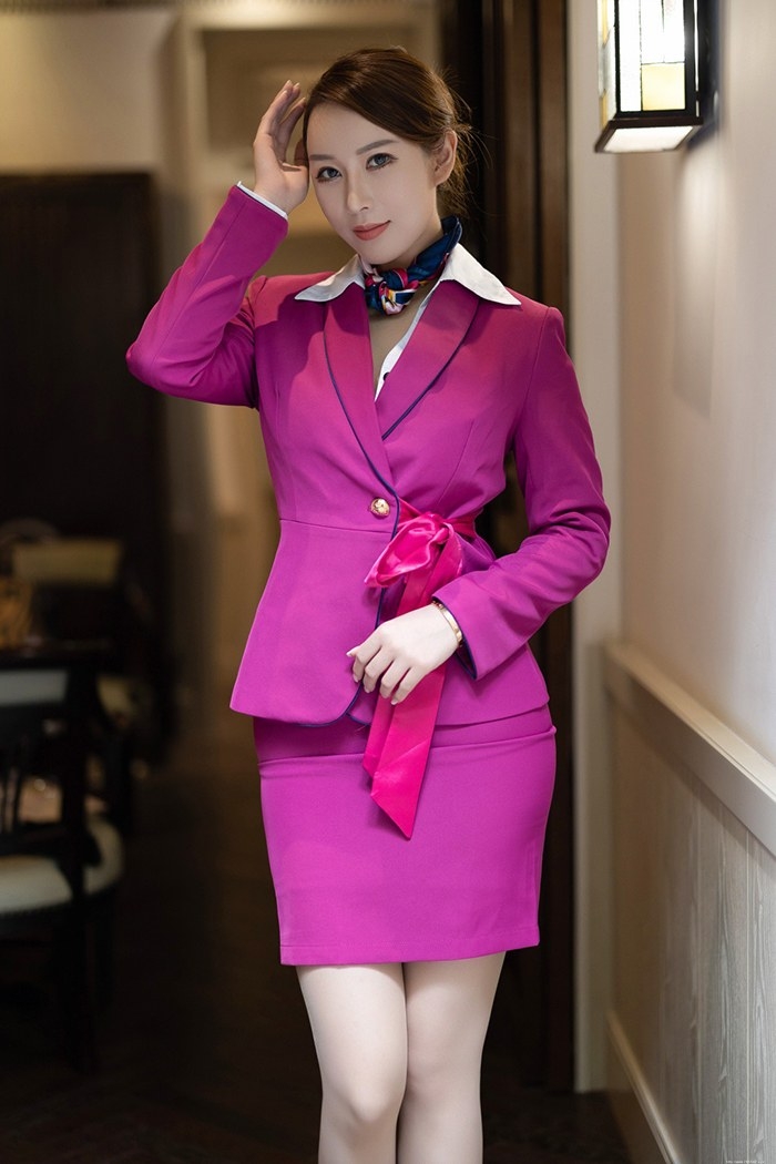 热辣空姐尤妮丝开档肉丝真空露出