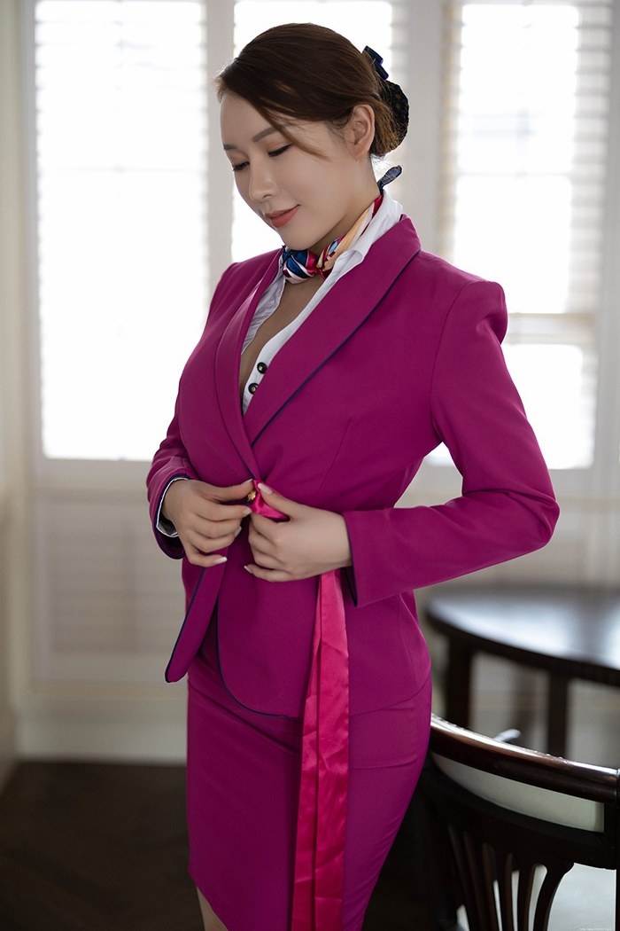 热辣空姐尤妮丝开档肉丝真空露出