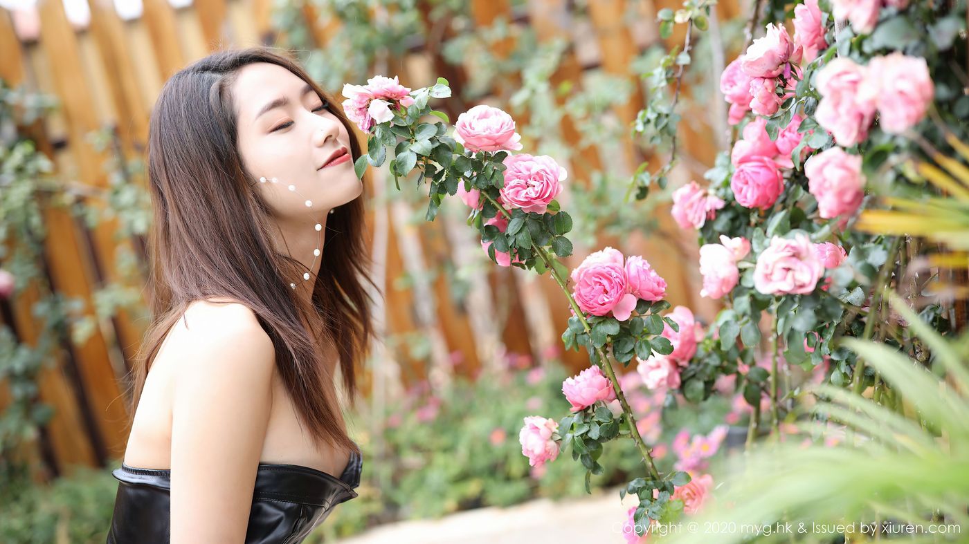 [MyGirl美媛馆] 美女模特方子萱性感皮裙与极致黑丝曼妙多姿大理旅拍 Vol.444