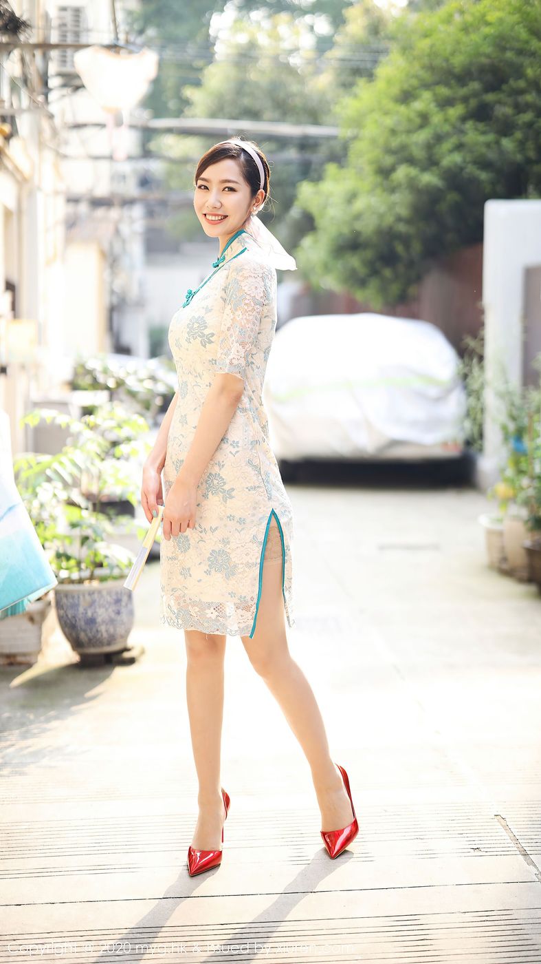 [MyGirl美媛馆] 美女模特方子萱韵味旗袍与现代丝袜古典风格写真 Vol.446