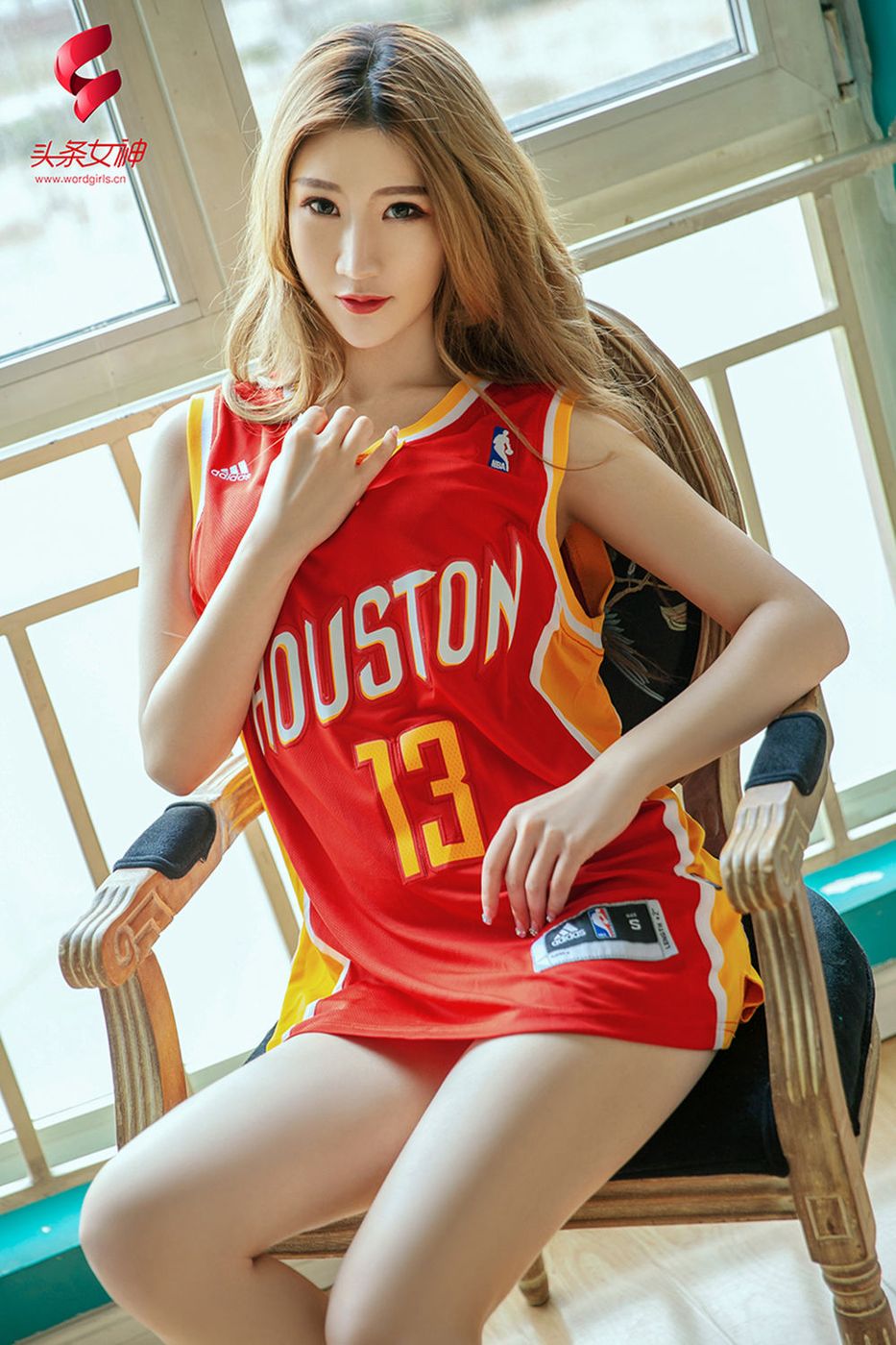 [WordGirls头条女神] 篮球宝贝玄子修长美腿《哈登是MVP》主题写真