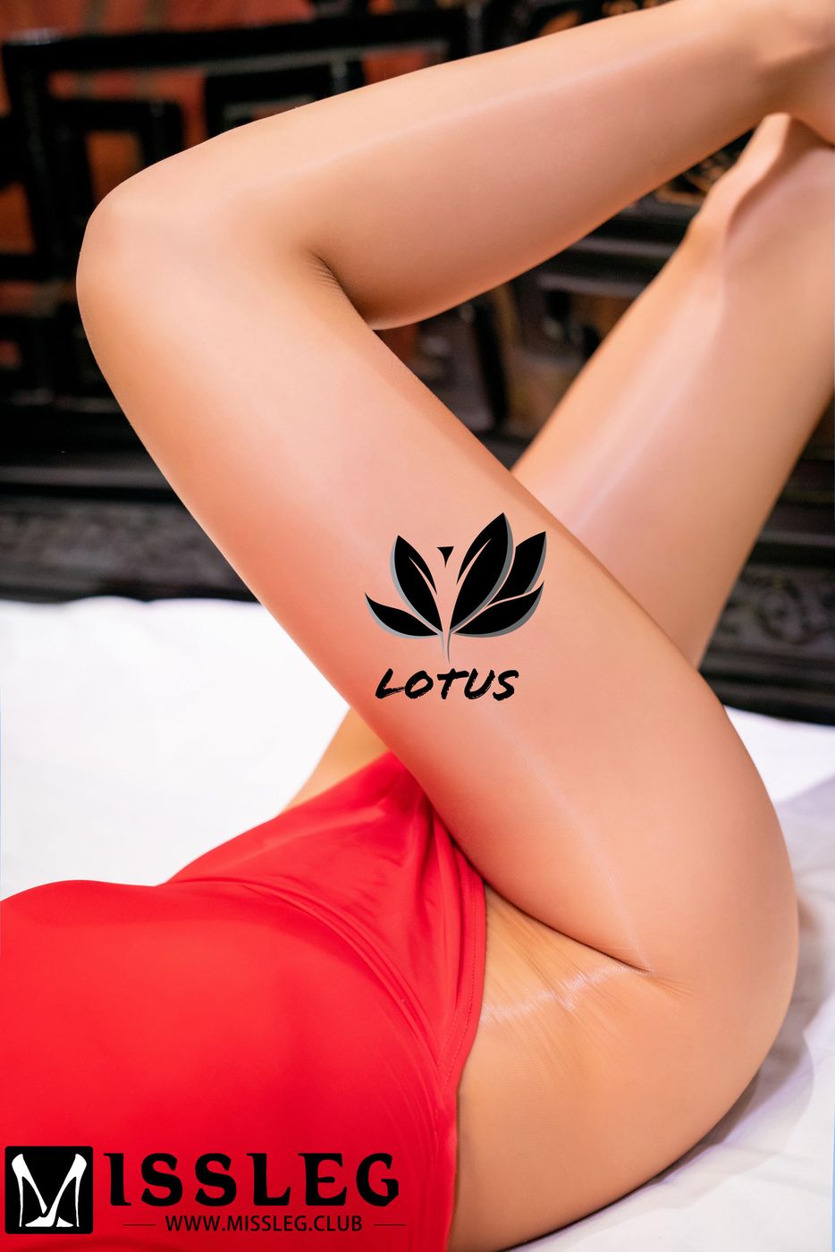 [MISSLEG蜜丝] 美女模特玄子黑丝美腿元旦双黄蛋系列大尺度写真  M002