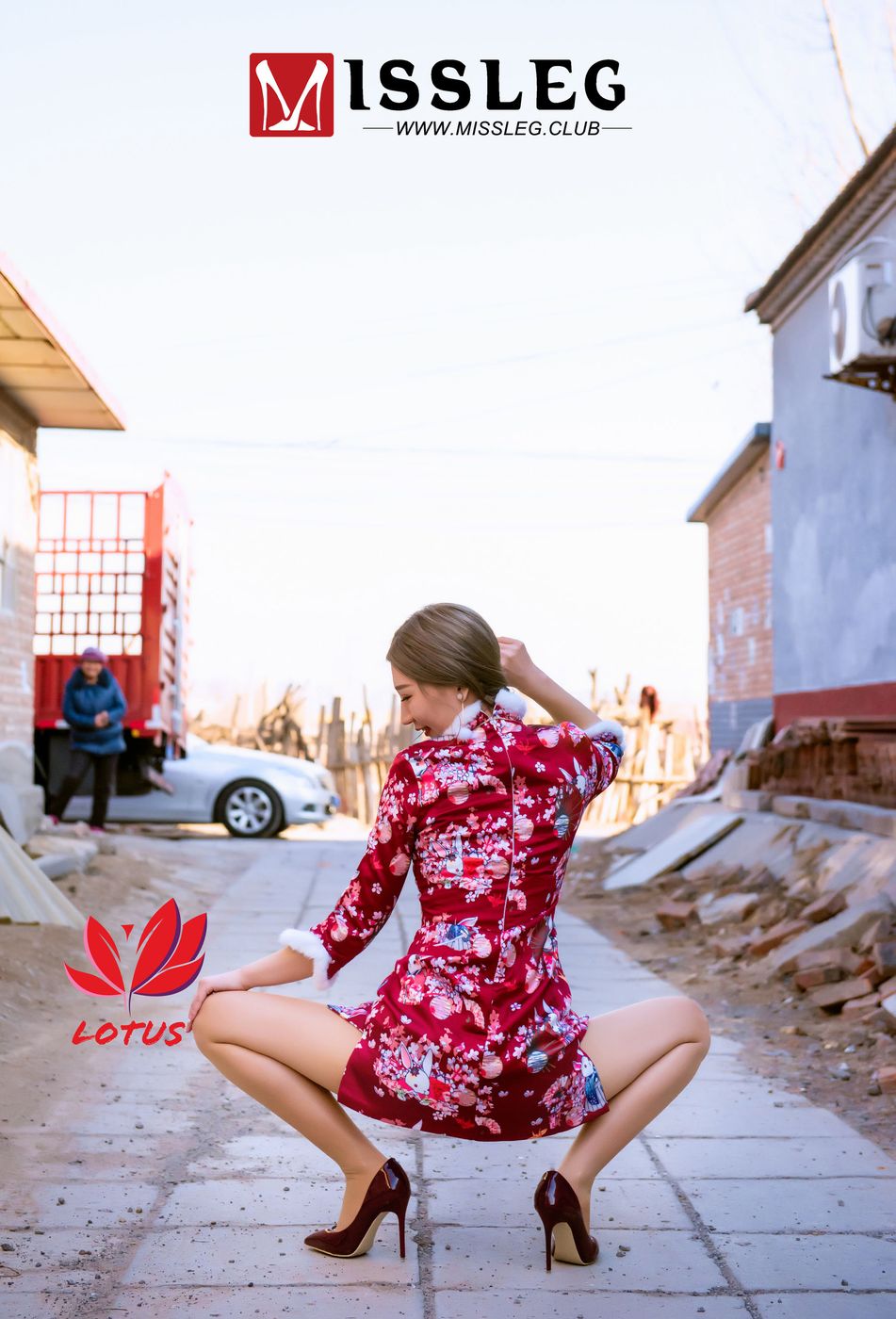 [MISSLEG蜜丝] 美女模特玄子《画院新年单人》旗袍主题写真  M005