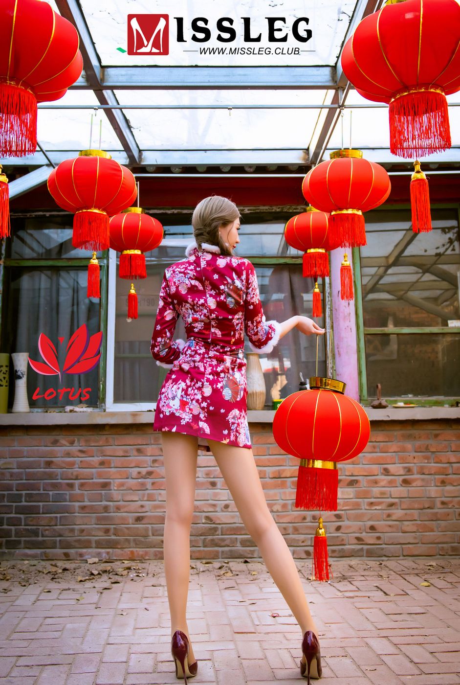 [MISSLEG蜜丝] 美女模特玄子《画院新年单人》旗袍主题写真  M005
