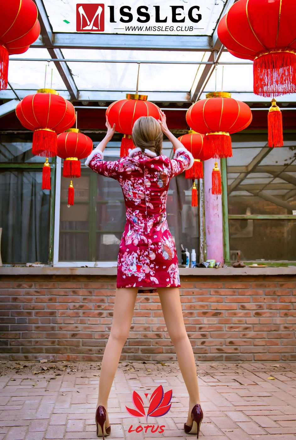 [MISSLEG蜜丝] 美女模特玄子《画院新年单人》旗袍主题写真  M005