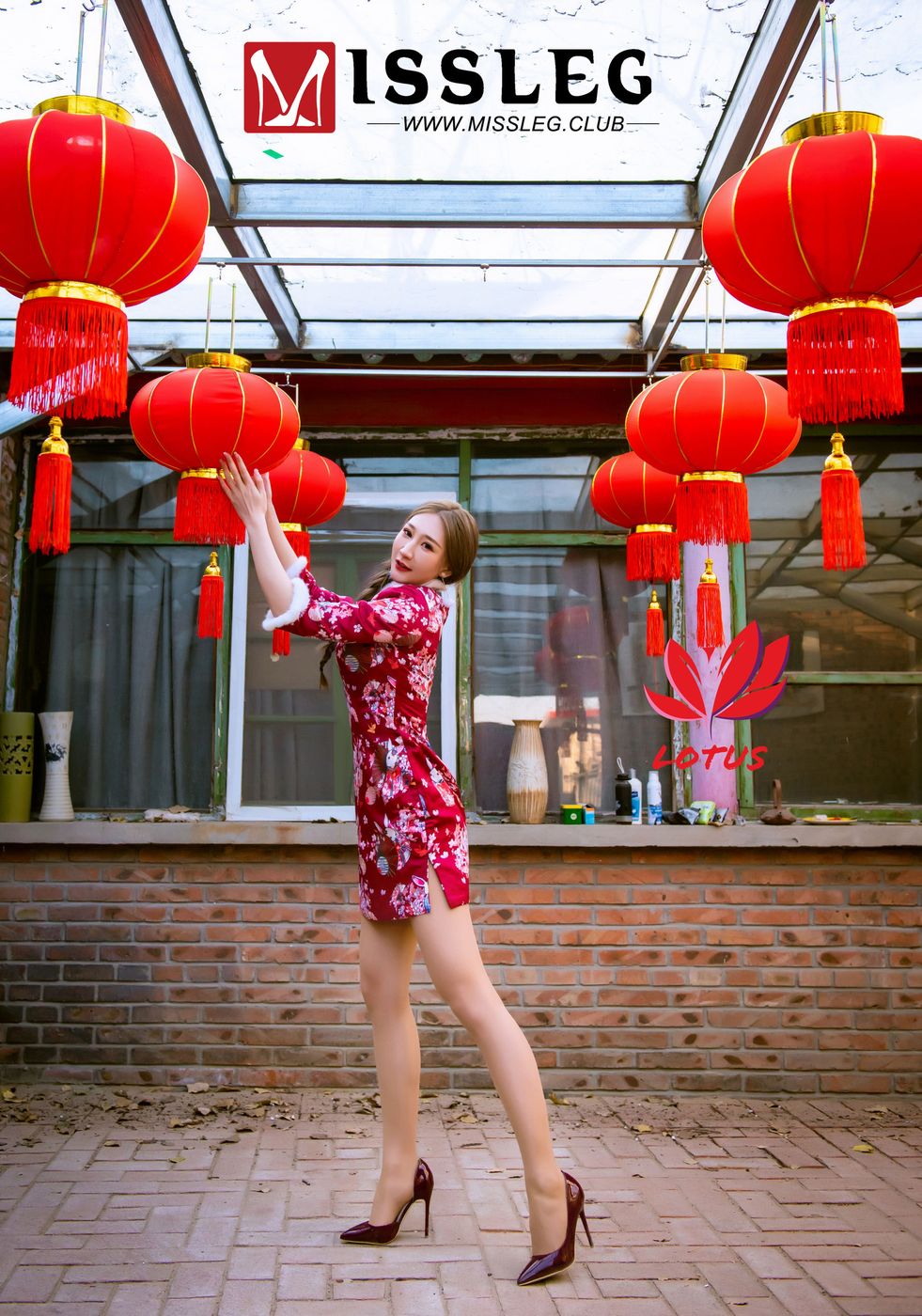 [MISSLEG蜜丝] 美女模特玄子《画院新年单人》旗袍主题写真  M005
