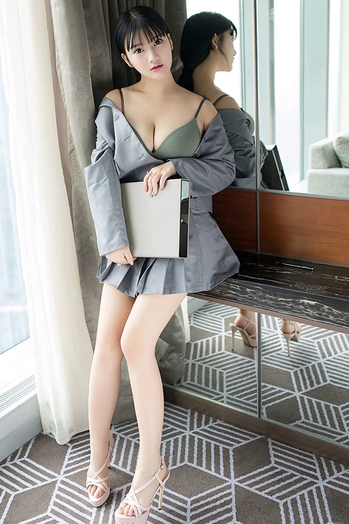 邻家妹子皮肤白嫩