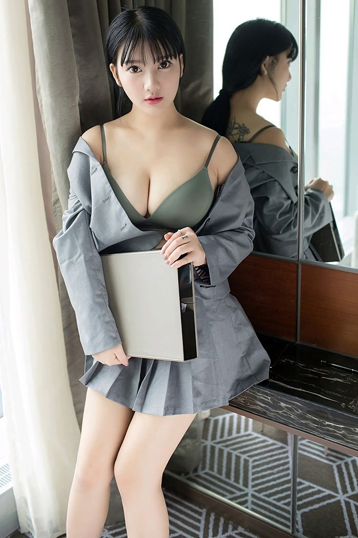 邻家妹子皮肤白嫩