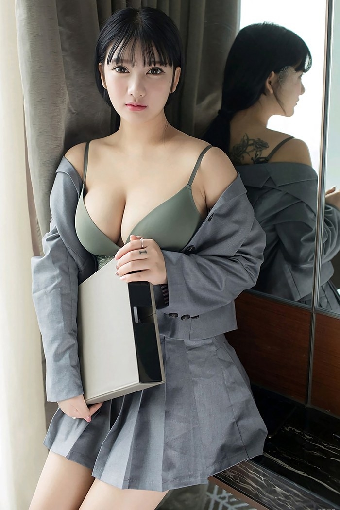 邻家妹子皮肤白嫩