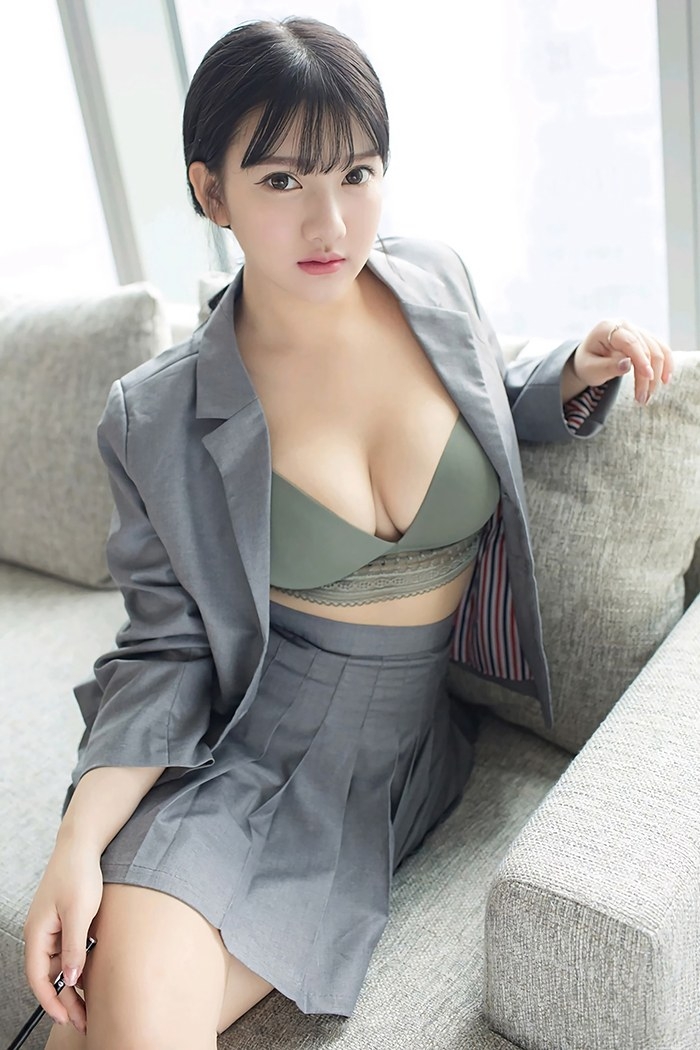 邻家妹子皮肤白嫩