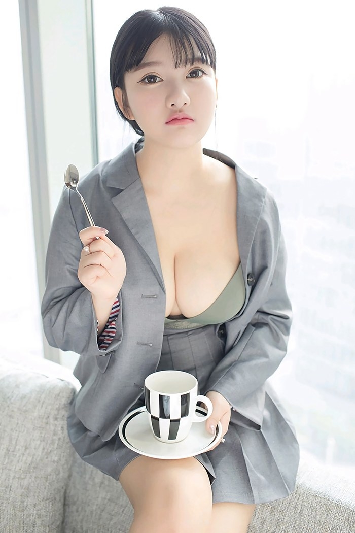 邻家妹子皮肤白嫩