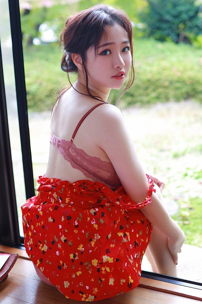 迷人少妇大乳诱惑