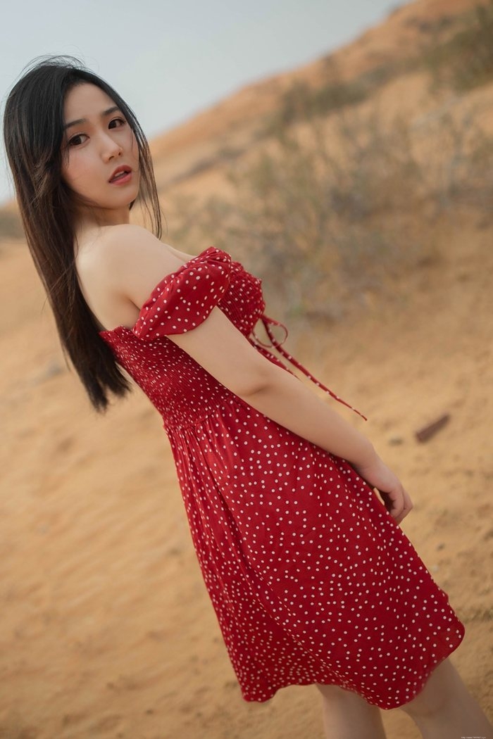 清秀美女徐微微真空上阵春光凸显