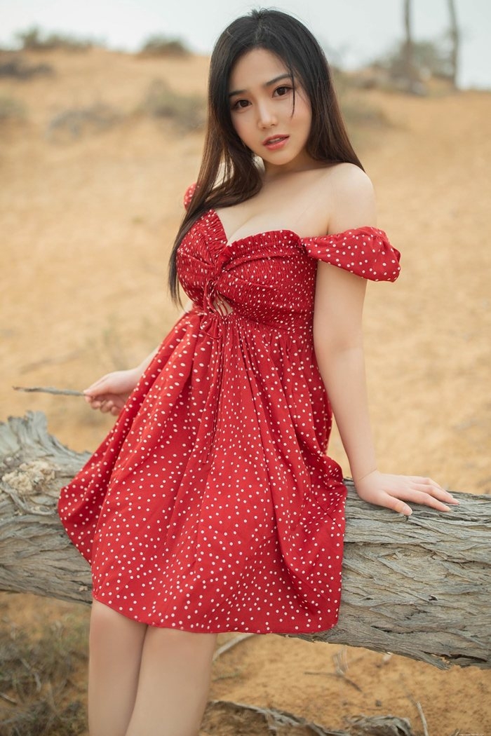 清秀美女徐微微真空上阵春光凸显