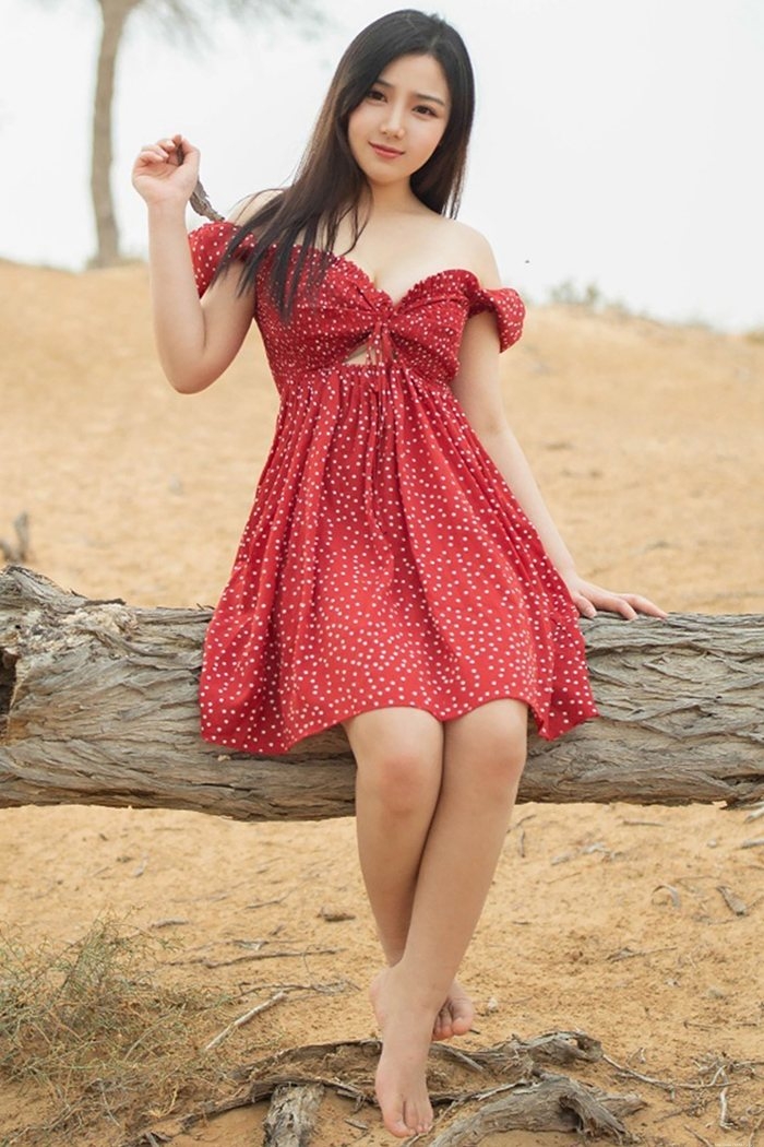 清秀美女徐微微真空上阵春光凸显