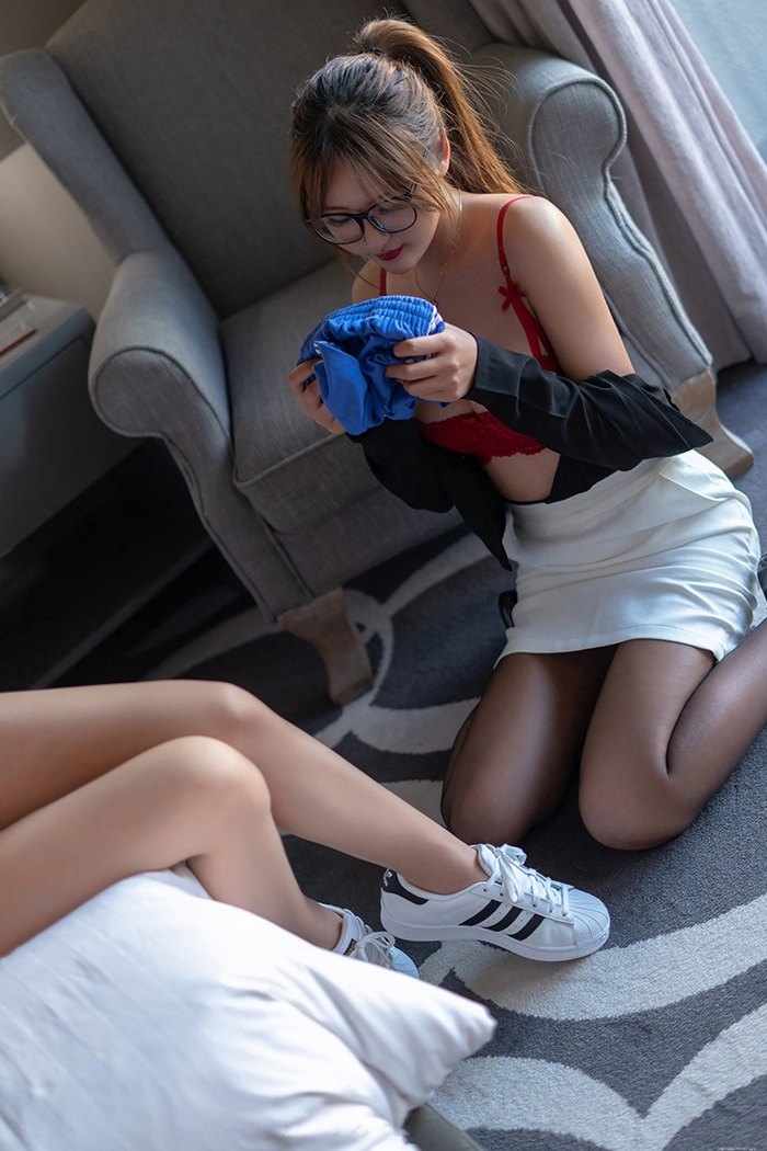 极品学生妹被性感女老师调教