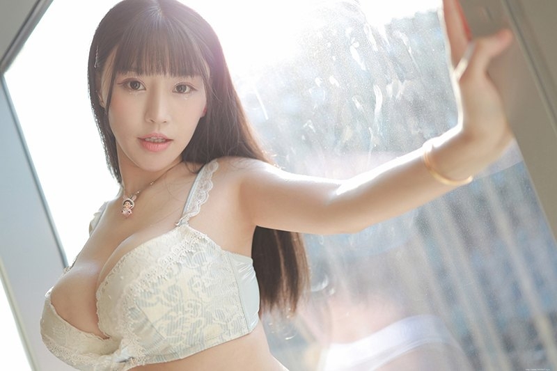 清纯可人的美乳妹子