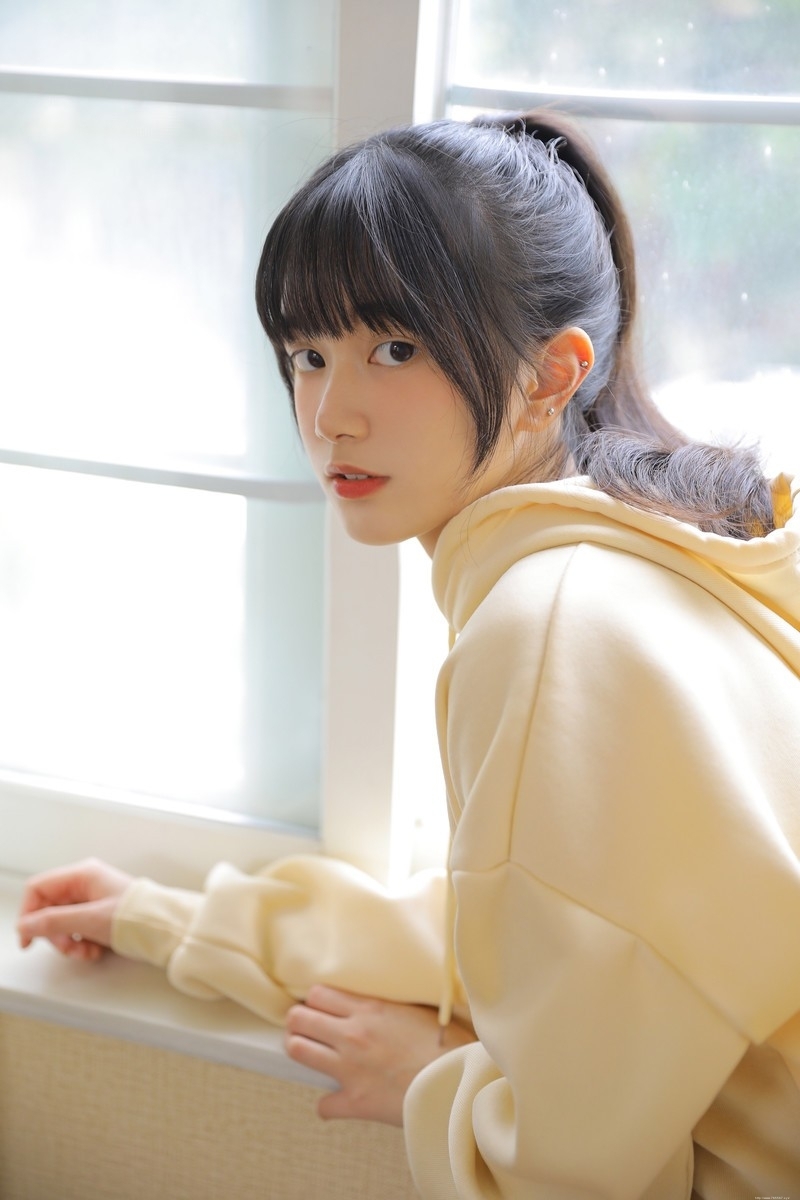 鹅蛋脸美女青春有活力写真摄影