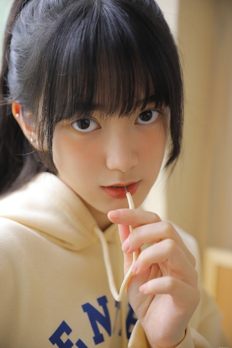 鹅蛋脸美女青春有活力写真摄影