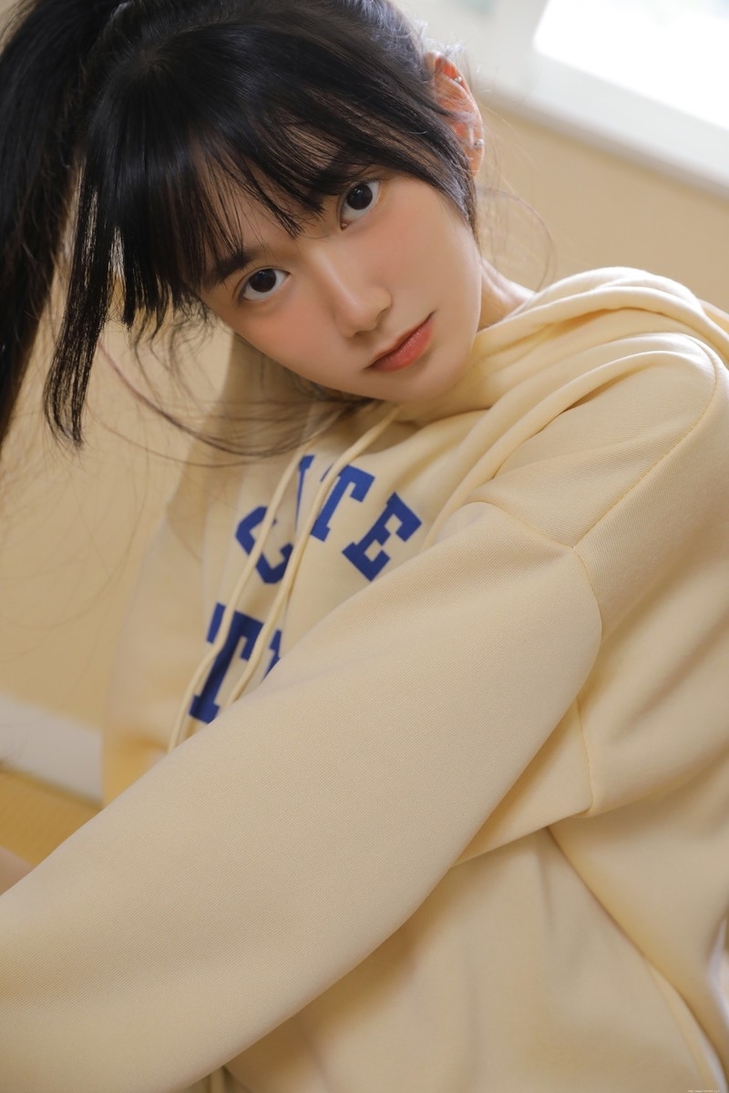 鹅蛋脸美女青春有活力写真摄影