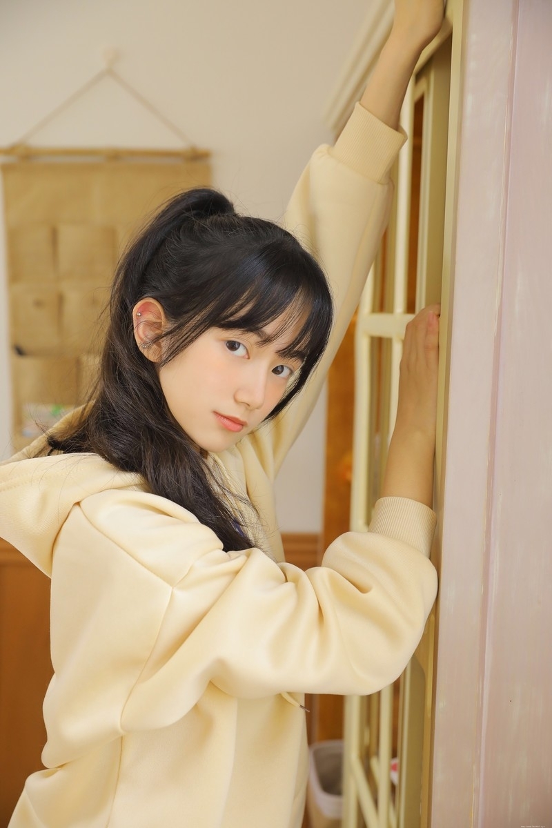 鹅蛋脸美女青春有活力写真摄影