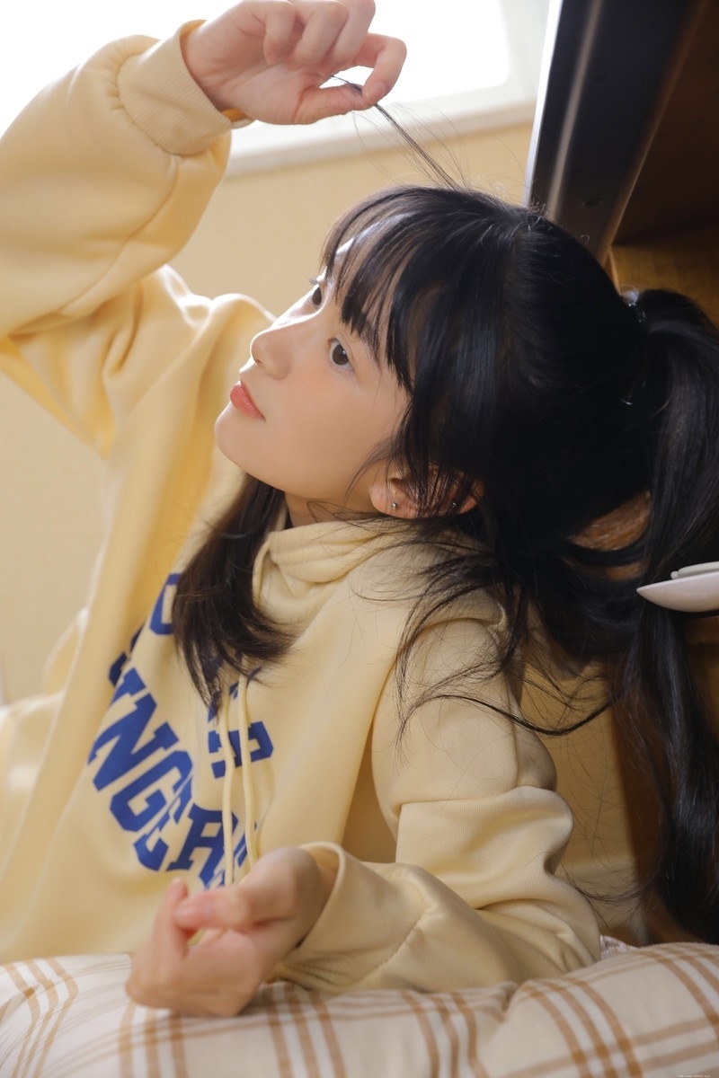 鹅蛋脸美女青春有活力写真摄影