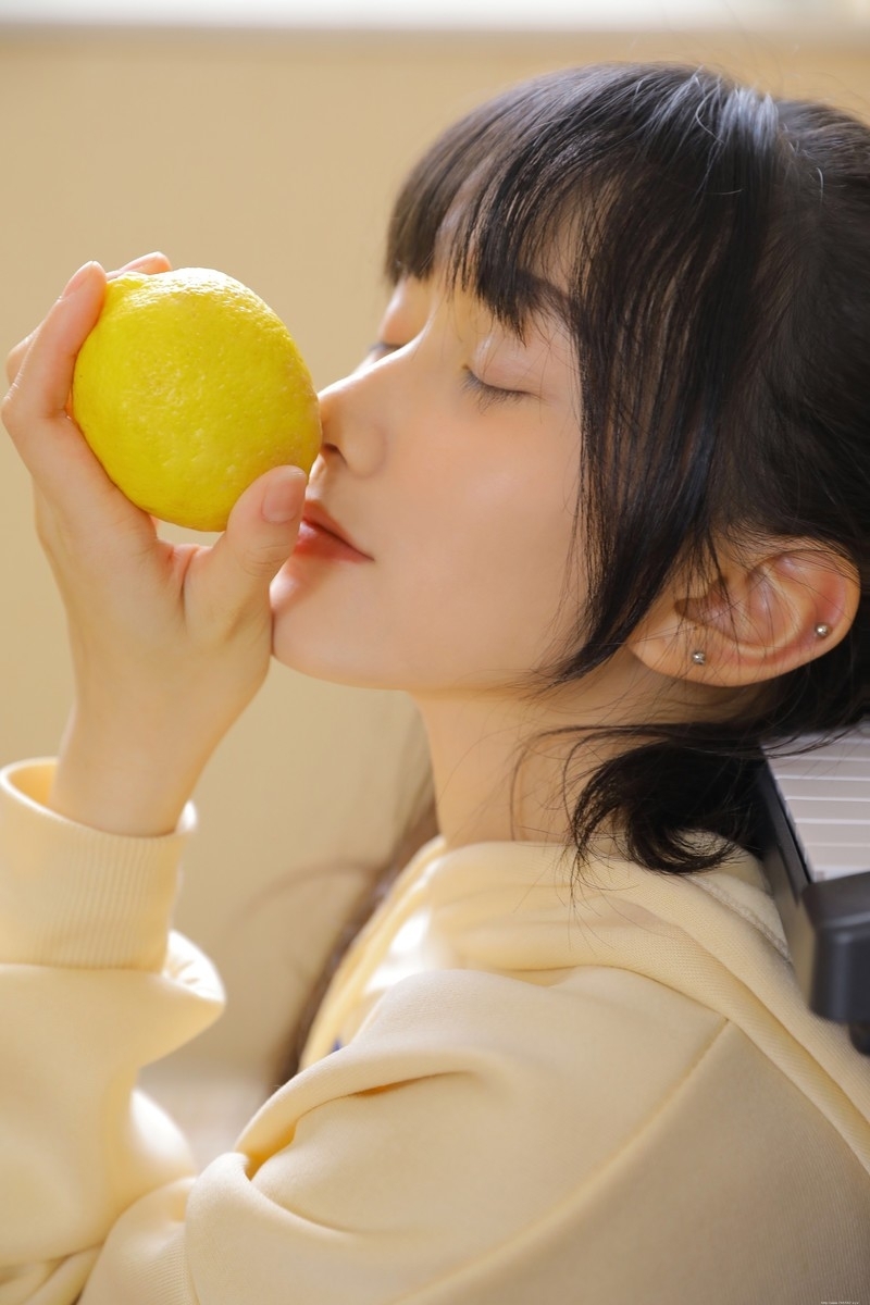 鹅蛋脸美女青春有活力写真摄影