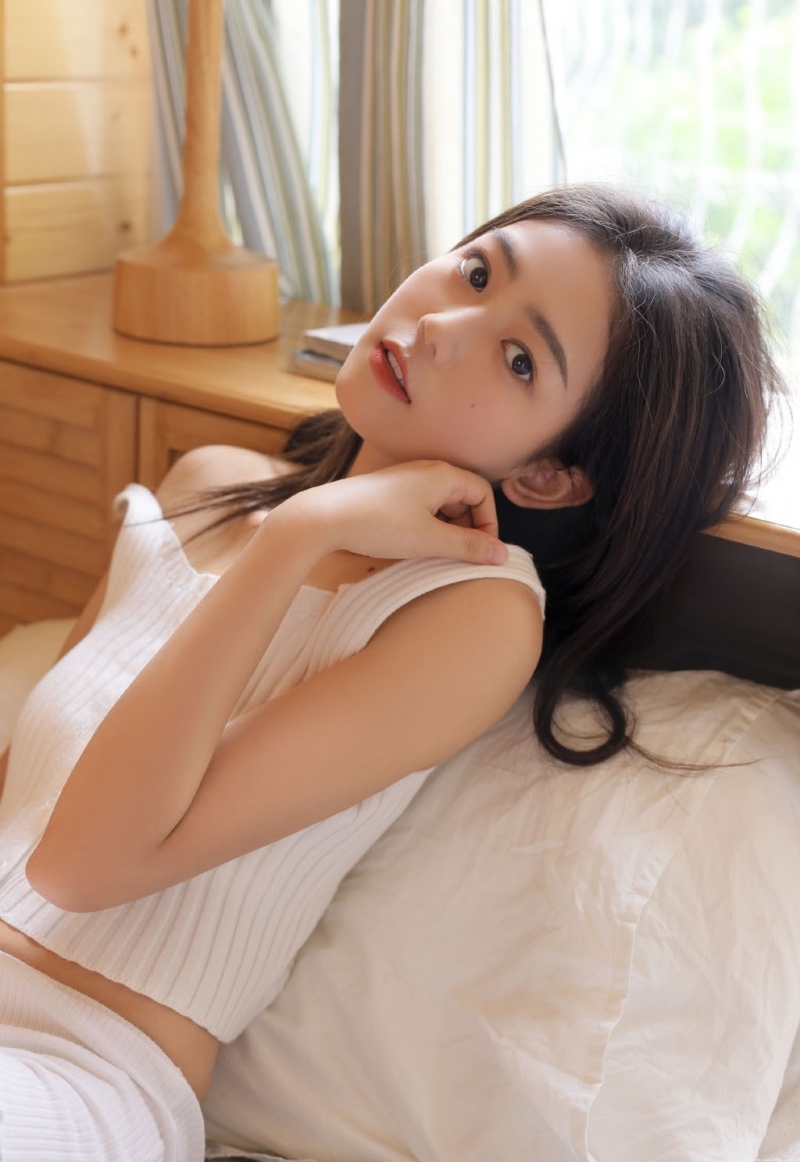 风情小美人好身段玲珑有致私拍