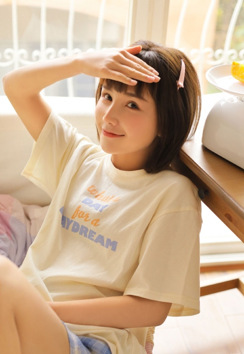 漂亮小姐姐清秀可人美女套图