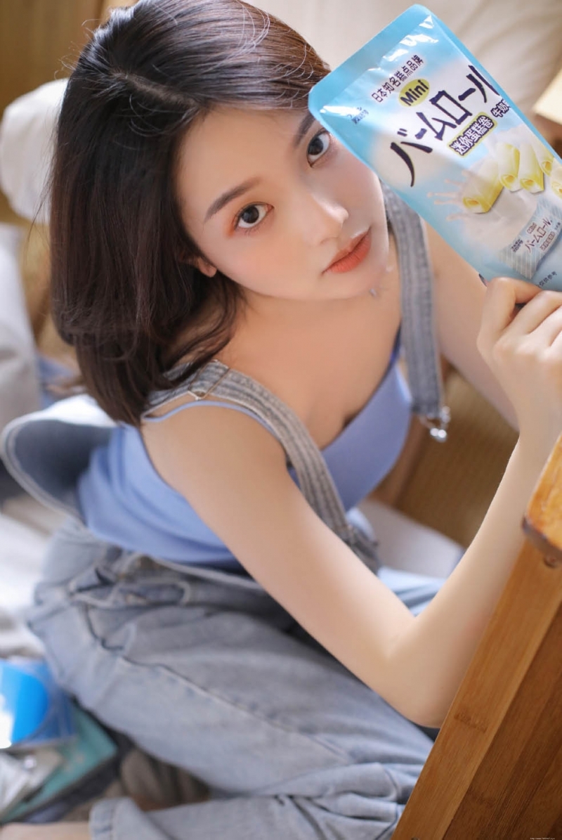 小姐姐长得亭亭玉立清纯写真照片