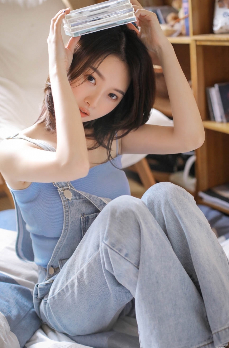 小姐姐长得亭亭玉立清纯写真照片