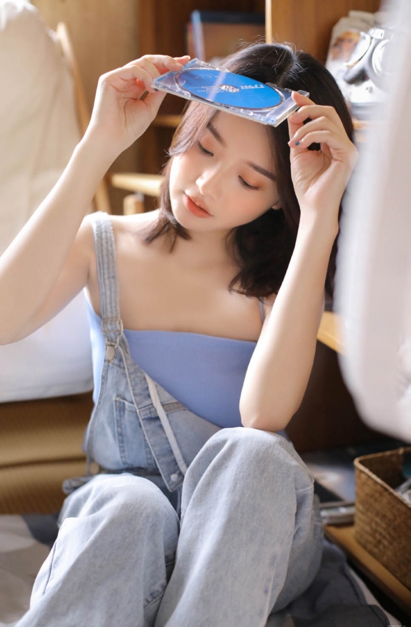 小姐姐长得亭亭玉立清纯写真照片