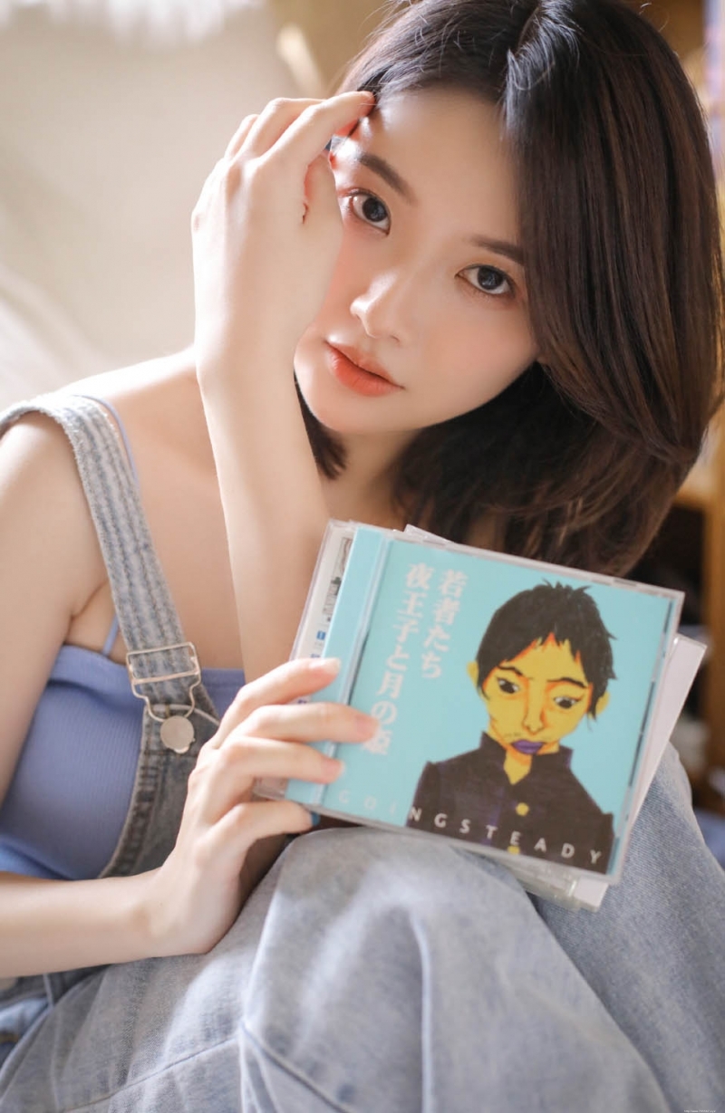 小姐姐长得亭亭玉立清纯写真照片