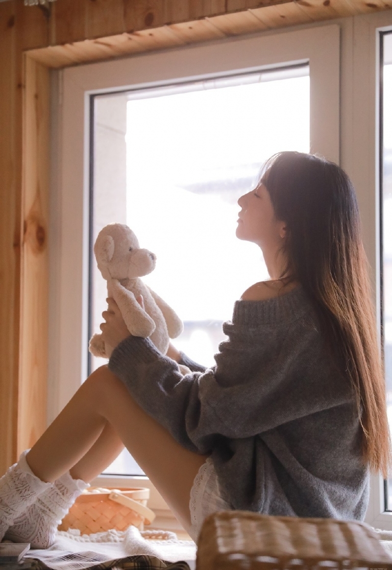 鹅蛋脸俏佳人锁骨精致性感写真