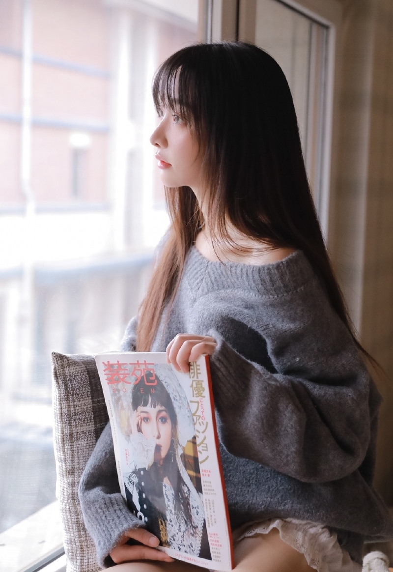 鹅蛋脸俏佳人锁骨精致性感写真