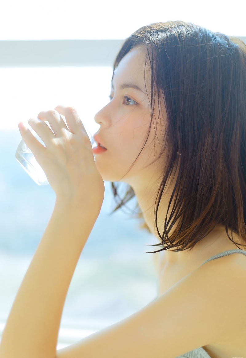 极品俏佳人明媚动人私房摄影